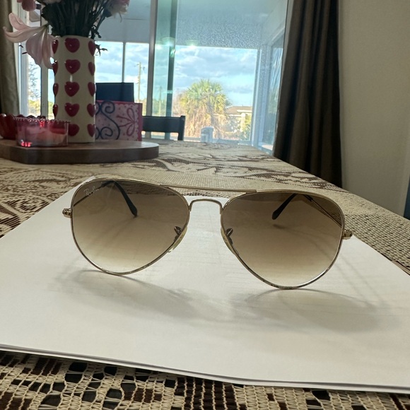 Unisex Ray-Ban Stylish Gold Aviator Sunglasses